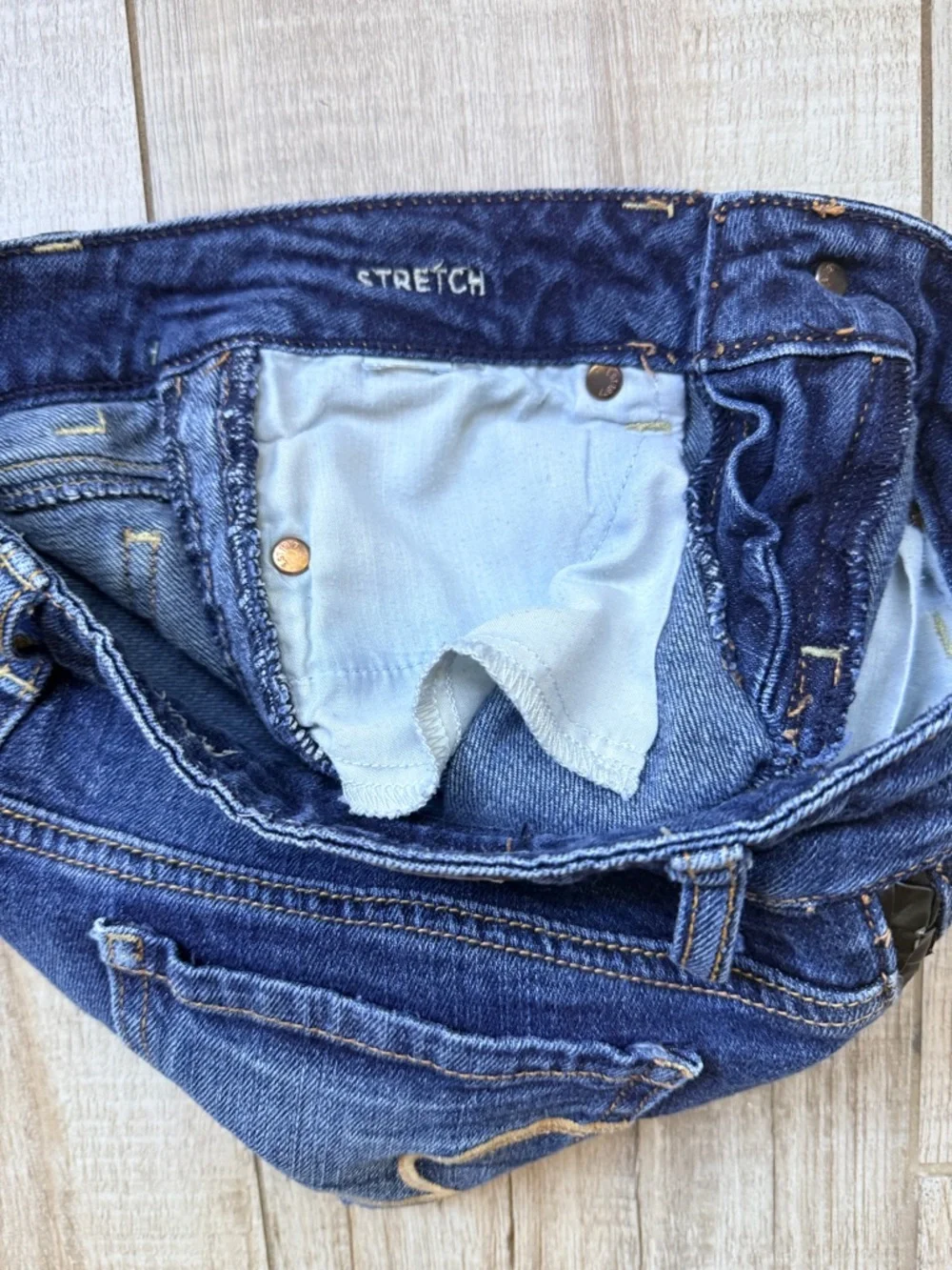 American Eagle Outfitters Low Rise Cut Off Shorts - Picture 5 of 9